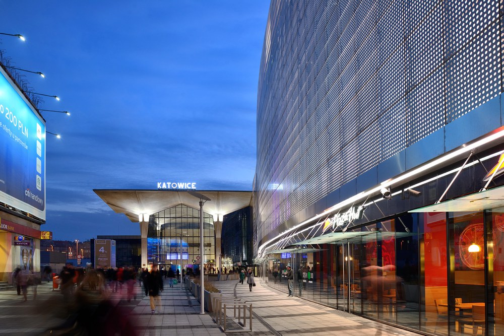 Gare de Katowice SUD Architectes vue de la rue de façade à façade