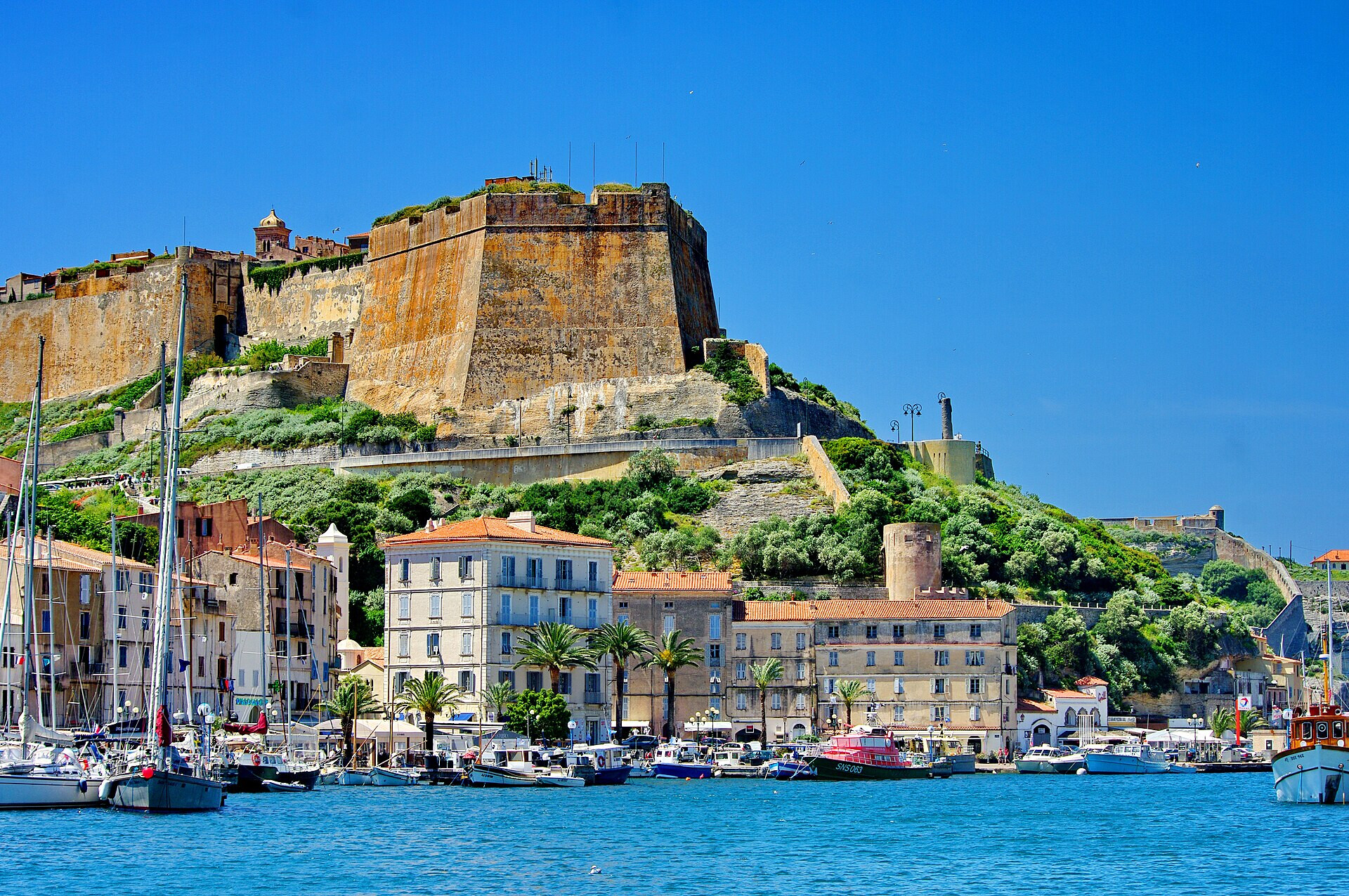 Bonifacio vieille ville marine