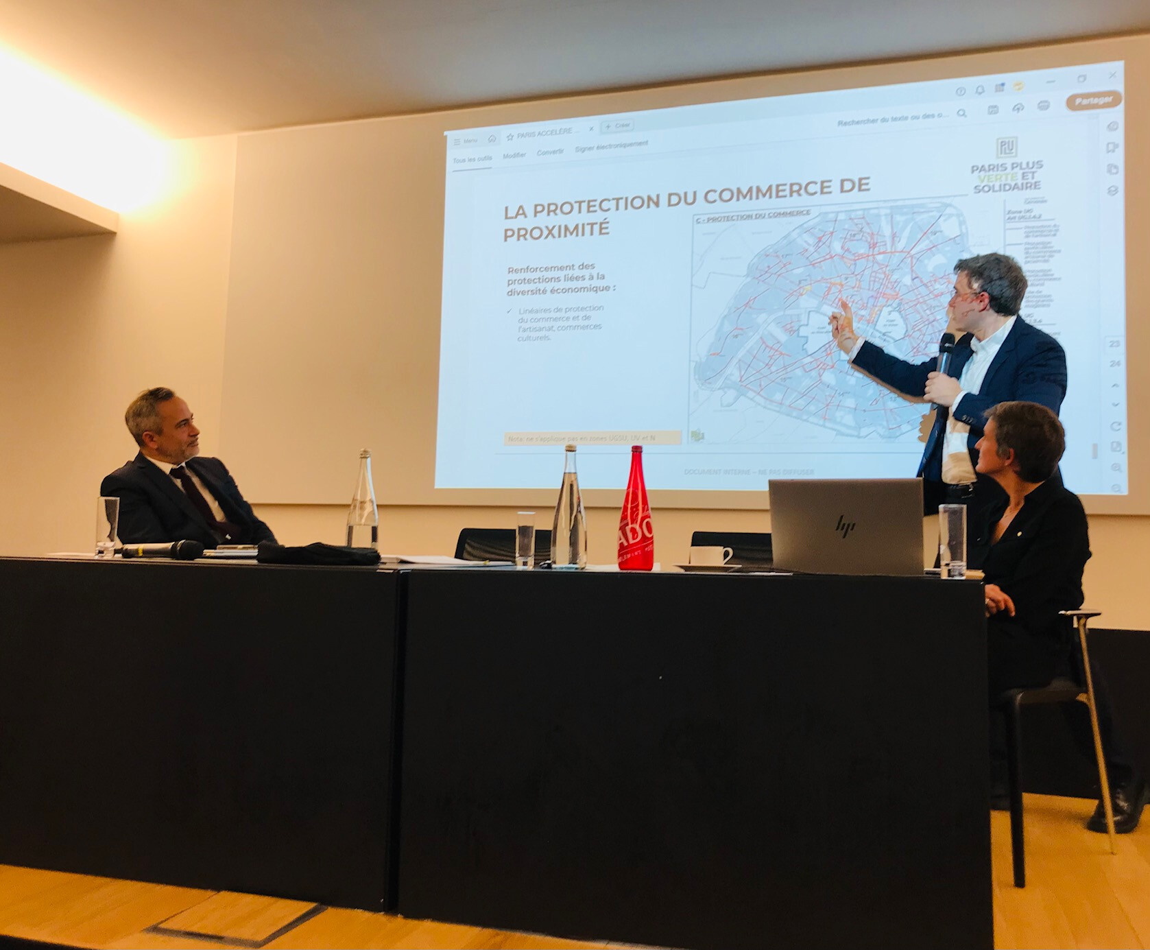 Conférence Lacourte Raquin Tatar du 9 janvier 2025
De gauche à droite : Vincent Guinot, avocat associé, Charles-Antoine Depardon, directeur de cabinet adjoint de Lamia El Aaraje, adjointe à la maire de Paris chargée de l’urbanisme et Anne-Laure Gauthier, avocate associée